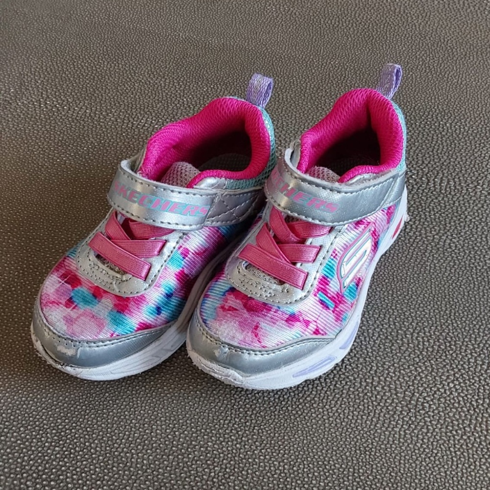 Skechers Kids Pink and Silver Light Up Sneakers 6T GUC